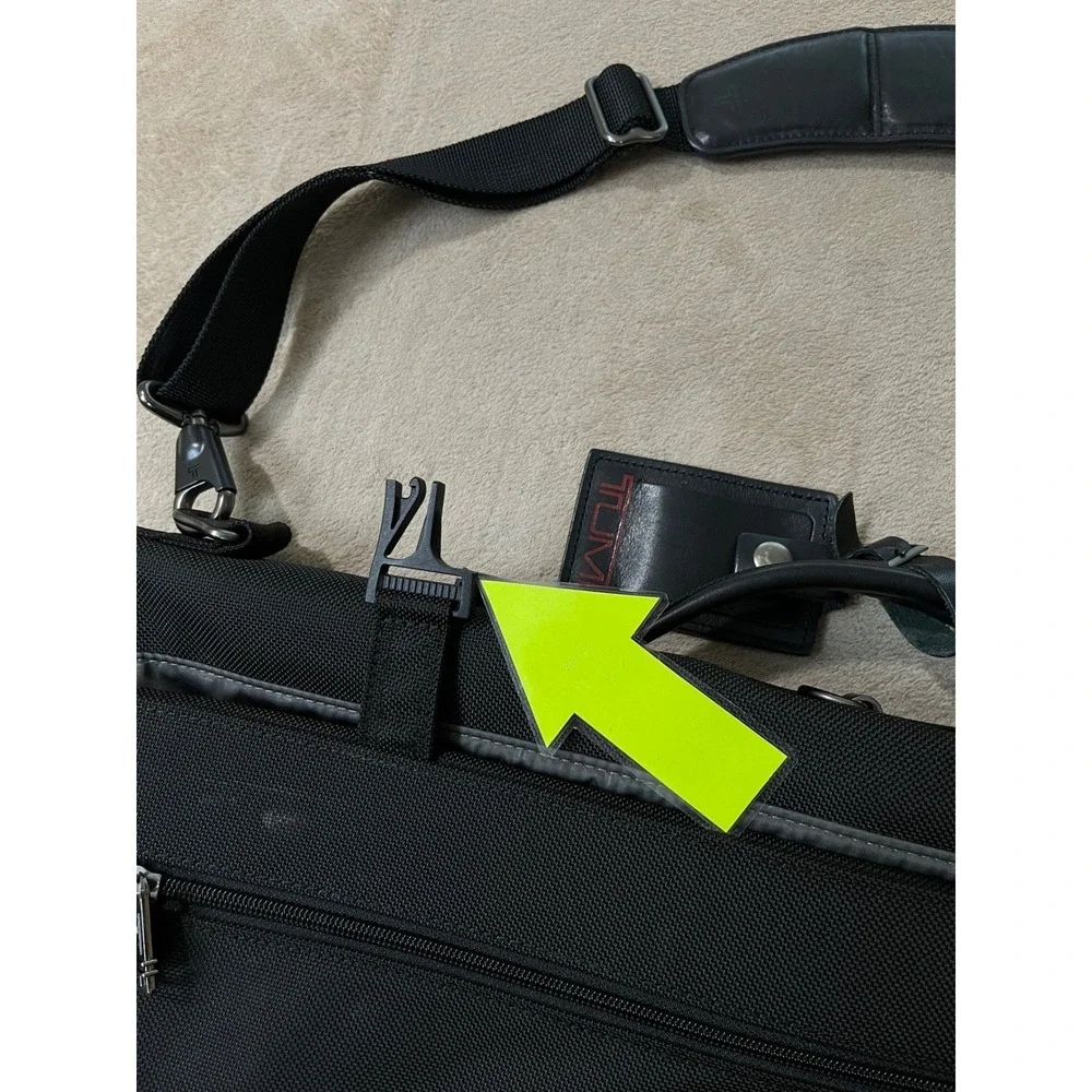 Tumi Alpha Tri-Fold Carry-On Garment Bag 22133D4 Black Nylon SuitBag travel
